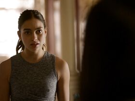 Мелисса Баррера секси – Жизнь s02e03 (2019) #7