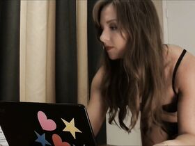 Риа Мейерс секси – Ни траура, ни похорон (2019) #6