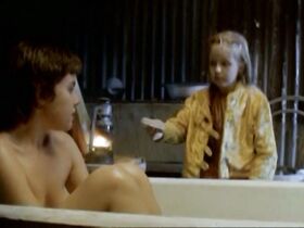 Виктория Тейн секси – Дом наводнения (2004) #2