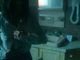 Эмма Гринвелл секси – Ладья s01e01 (2019) #3