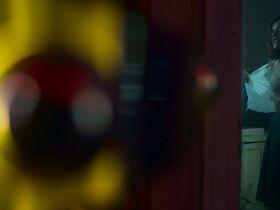 Эмма Гринвелл секси – Ладья s01e01 (2019) #4