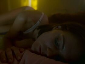 Эмма Гринвелл секси – Ладья s01e01 (2019) #8