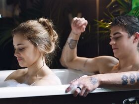 Джозефин Лэнгфорд секси – После (2019) #10