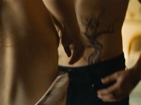 Джозефин Лэнгфорд секси – После (2019) #8