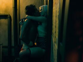 Пом Клементьефф секси – Черное зеркало s05e01 (2019) #18