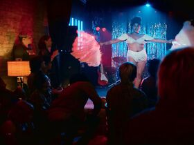 Клаудия Логан голая – Истории Сан-Франциско s01e04 (2019) #2