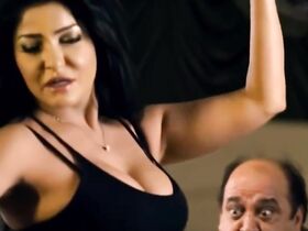 Ола Ганем секси – El Brinseesa (2013) #1