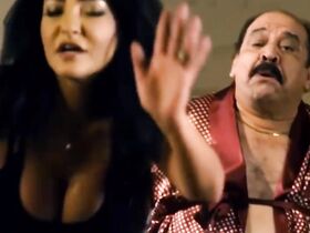 Ола Ганем секси – El Brinseesa (2013) #6