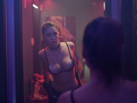 Сандрин Биссон секси – Vétérane (2017) #6