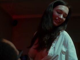 Лора Дромерик голая – Явление плачущей (2019) #2