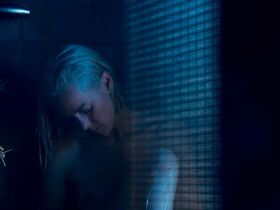 Джена Мэлоун секси – Слишком стар, чтобы умереть молодым s01e10 (2019)