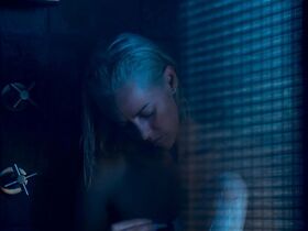 Джена Мэлоун секси – Слишком стар, чтобы умереть молодым s01e10 (2019) #3