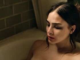 Мелисса Баррера секси – Жизнь s02e07 (2019)