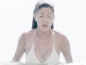 Ола Ганем секси – Feelings (2010) #17