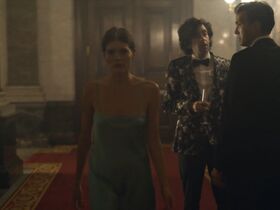 Эмма Гринвелл секси – Ладья s01e07 (2019) #2