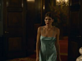 Эмма Гринвелл секси – Ладья s01e07 (2019) #5