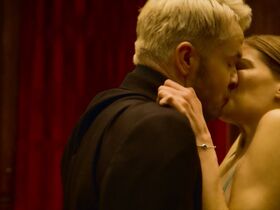 Эмма Гринвелл секси – Ладья s01e07 (2019) #6