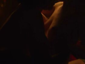 Сара Суэйн голая – Преследуемые призраками s02e01 (2019) #3