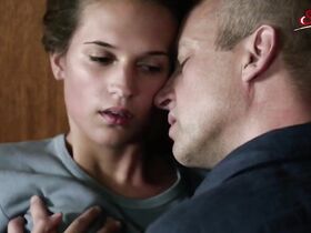 Алисия Викандер секси – Любимая (2010)