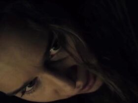 Эмилия Кларк секси – Роковая связь (2019) #4