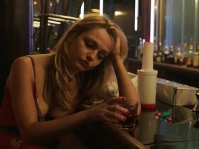 Эмили Мид секси – Двойка s03e04 (2019) #4