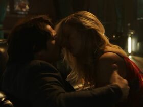 Эмили Мид секси – Двойка s03e04 (2019) #8