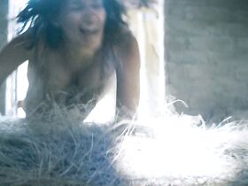 Нора Ессаян секси – Ферма (2018) #11