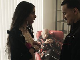 Стефани Буено голая – Достать коротышку s03e02 (2019) #2