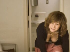 Эмили Майя Миллс секси – What Other Couples Do (2013)