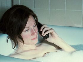 Лора Линни секси – Дикари (2007)