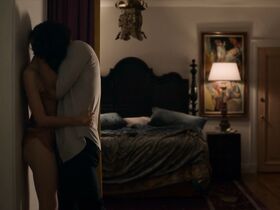 Джулия Голдани Тейес секси – Любовники s05e04 (2019) #15