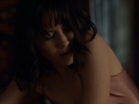 Джулия Голдани Тейес секси – Любовники s05e04 (2019) #17