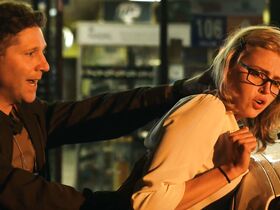 Эстелла Уоррен секси – Непригодный для свиданий (2019) #4