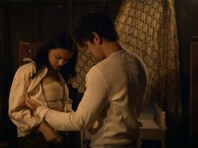 Камила Мендес секси – Озеро Койот (2019) #2