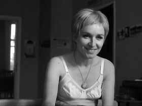 Соня Рихтер голая – Джентльмены и гангстеры s01e02 (2016)