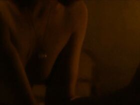 Соня Рихтер голая – Джентльмены и гангстеры s01e02 (2016) #5