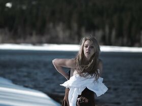 Карин Браунс голая – Однажды в Дэдвуде (2019) #13