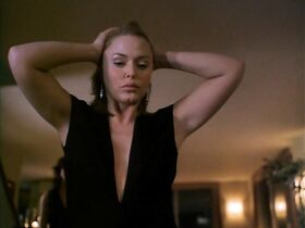 Пэтси Кензит голая – Остров крови (2003) #1