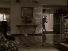 Патти Д’Арбанвиль голая – Клан Сопрано s05e04 (2004) #3