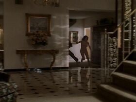 Патти Д’Арбанвиль голая – Клан Сопрано s05e04 (2004)