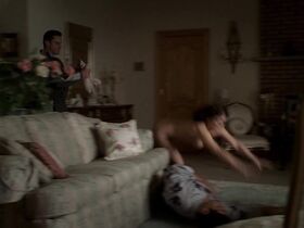 Патти Д’Арбанвиль голая – Клан Сопрано s05e04 (2004) #5