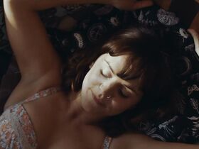 Софи Аллен секси – Керту (2015) #10