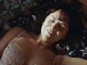 Софи Аллен секси – Керту (2015) #12