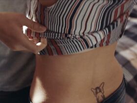 Софи Аллен секси – Керту (2015) #2