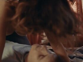 Софи Аллен секси – Керту (2015) #4