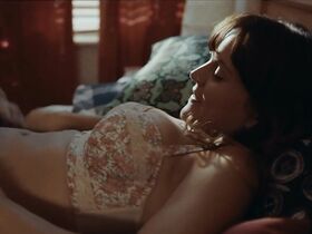 Софи Аллен секси – Керту (2015) #8