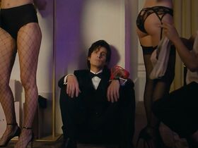 Элоди Фонтан секси – Плейбой под прикрытием (2019) #10