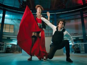 Элоди Фонтан секси – Плейбой под прикрытием (2019) #16