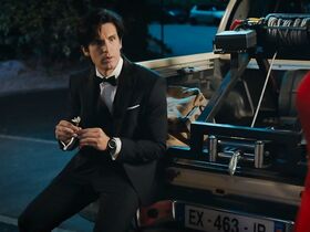 Элоди Фонтан секси – Плейбой под прикрытием (2019) #6