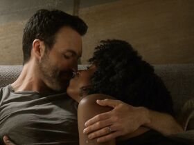 Кирби Хауэлл-Батист секси – Почему женщины убивают s01e01 (2019) #6